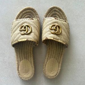 Gucci raffia gold double G espadrille slides